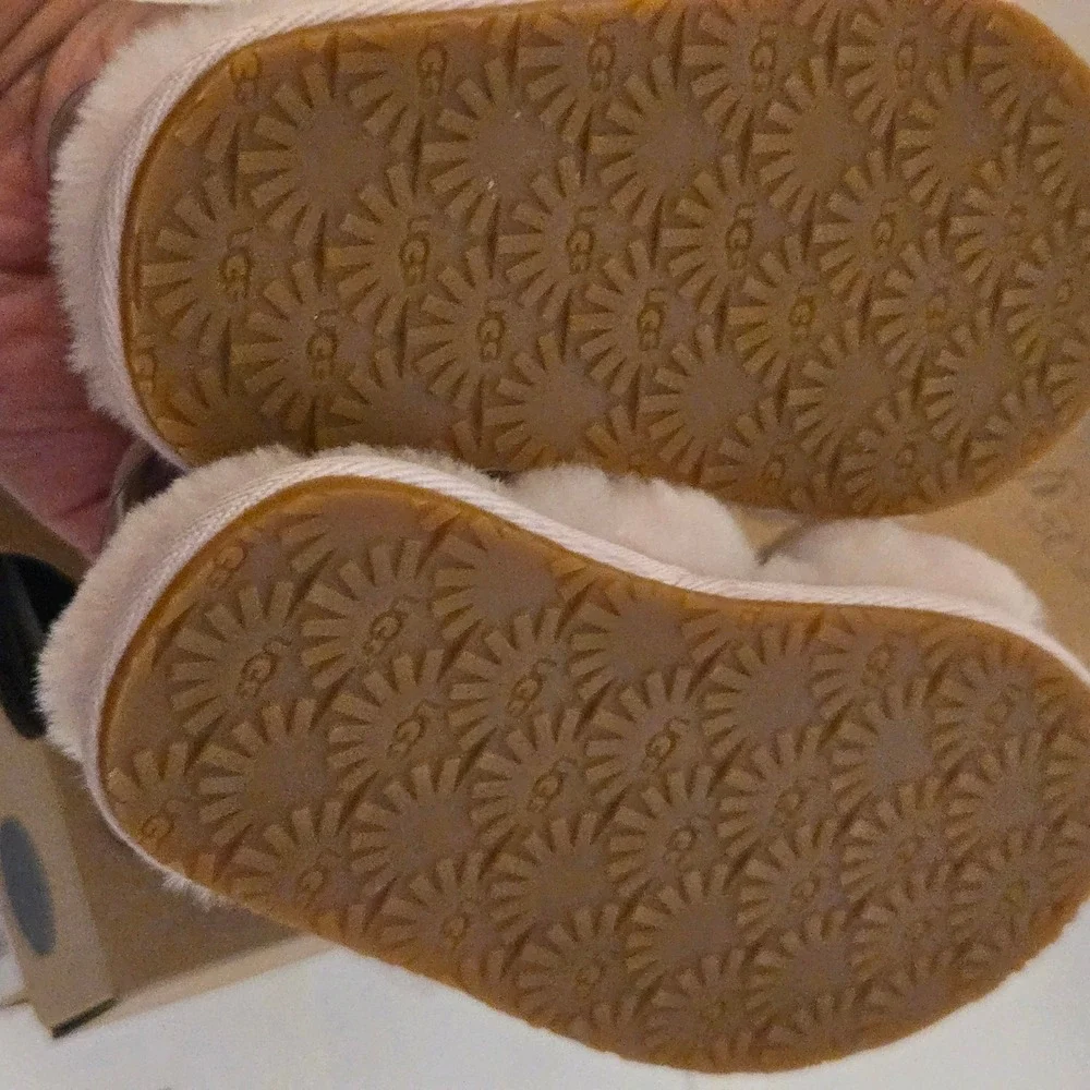 UGG Toddler Oh Yeah Sandals Shell Pink Sheepskin Slides 1116636T Size 7 NWOB